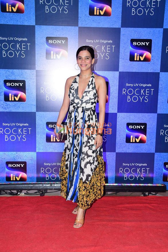 photos celebs grace the premiere rocket boys season 2 15