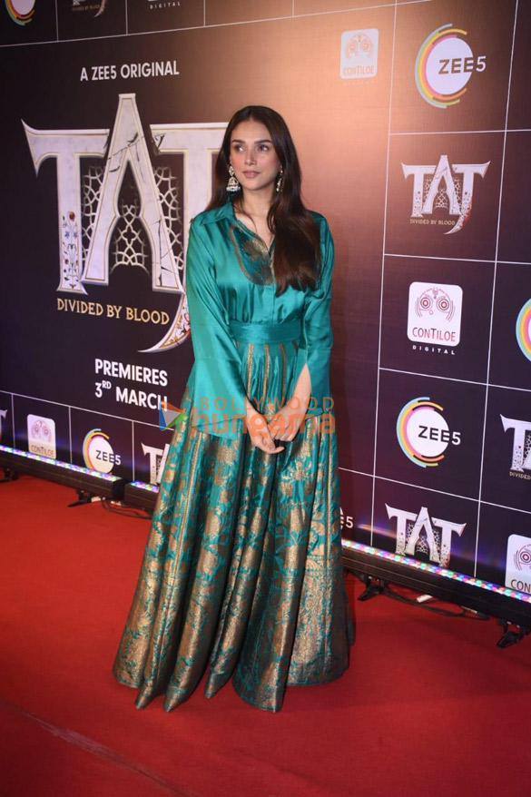 photos celebs snapped at taj divided by blood premiere 17