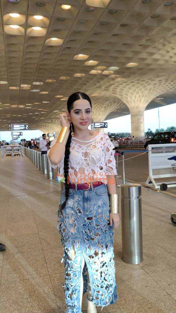 photos deepika padukone tiger shroff and uorfi javed snapped at the airport 3