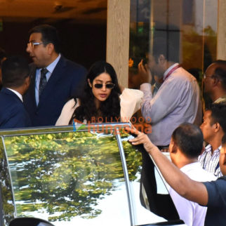 Photos: Janhvi Kapoor snapped at Kalina airport