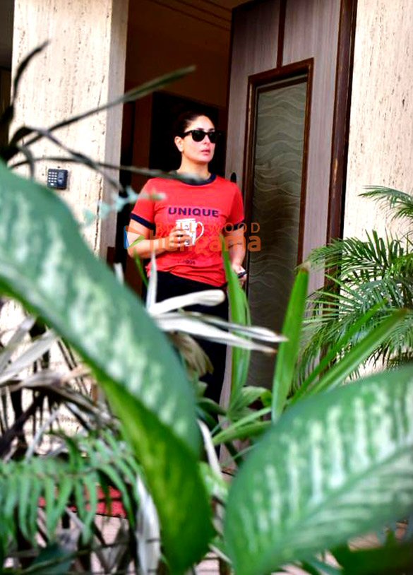 photos kareena kapoor khan spotted in bandra 2 57