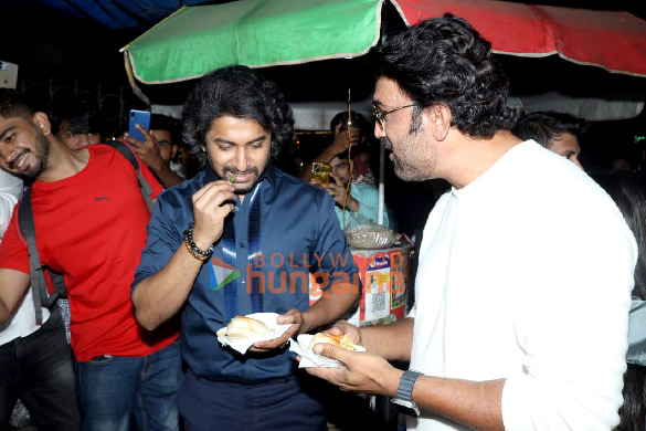 photos nani and sharad kelkar enjoy eating vada pav during dasara promotions 1