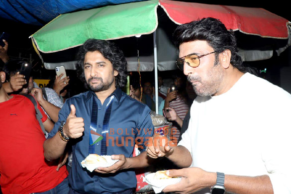 photos nani and sharad kelkar enjoy eating vada pav during dasara promotions 3