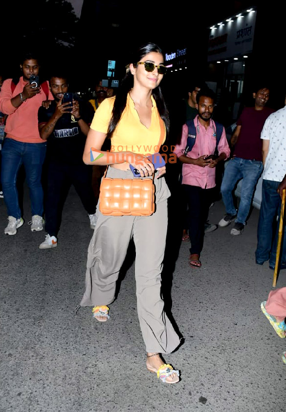 photos pooja hegde snapped in andheri 2 2