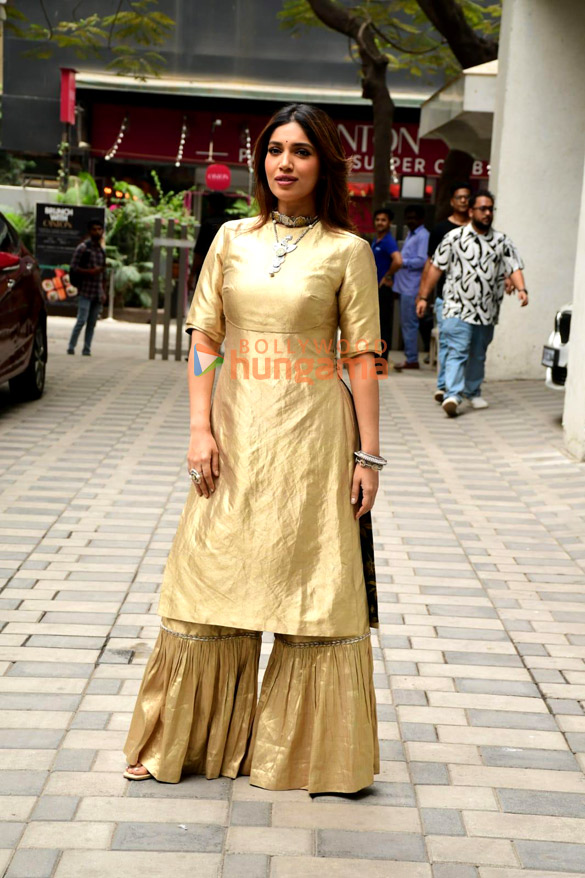 photos rajkummar rao bhumi pednekar snapped at the promotions of their film bheed in t series office 3