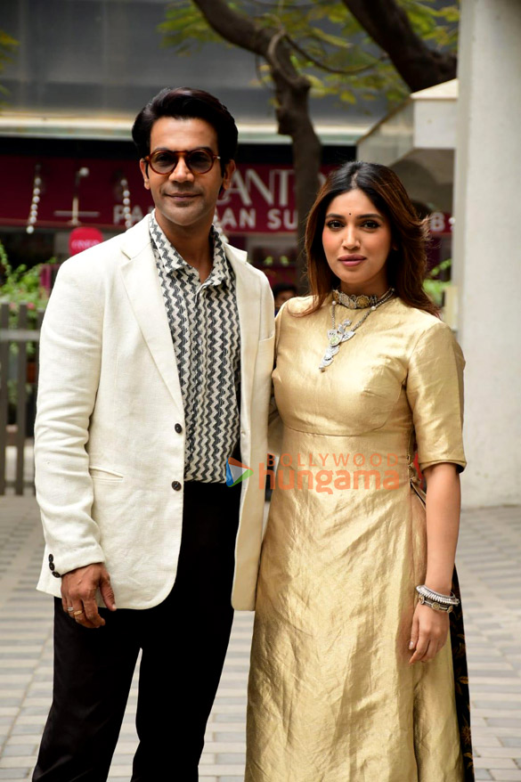 photos rajkummar rao bhumi pednekar snapped at the promotions of their film bheed in t series office 5