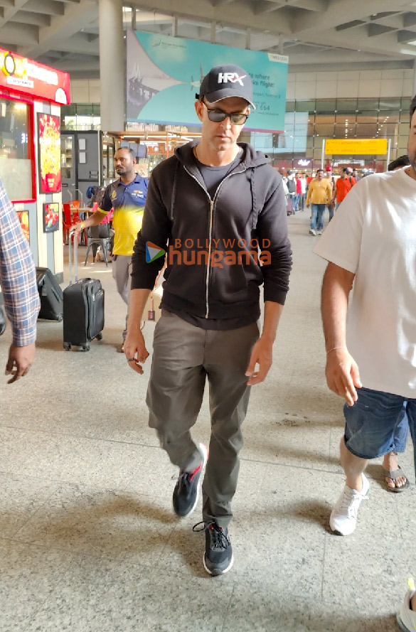 photos ranbir kapoor deepika padukone huma qureshi and others snapped at the airport 1 3