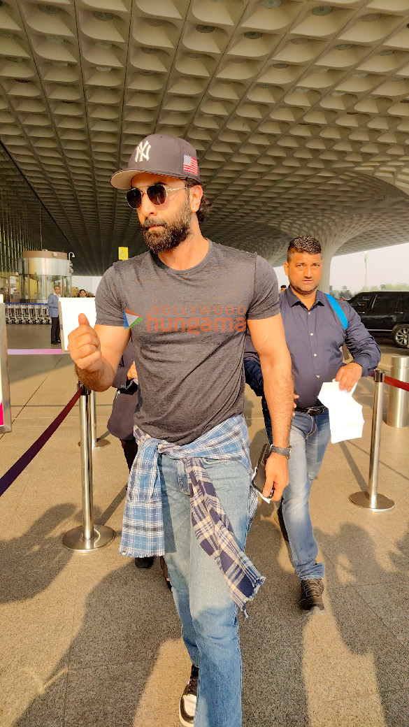 Photos: Ranbir Kapoor, Mrunal Thakur, Saiee Manjrekar and others snapped at the airport Photos: Ranbir Kapoor, Mrunal Thakur, Saiee Manjrekar and others snapped at the airport