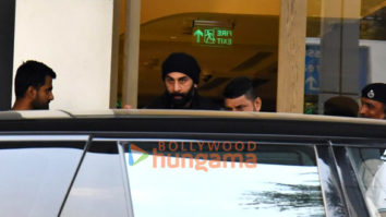 Photos: Ranbir Kapoor, Khushi Kapoor and others snapped at the airport