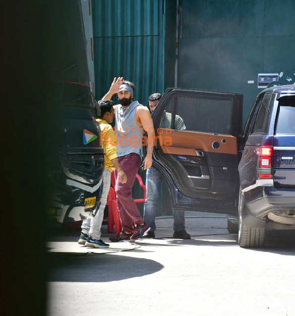 photos ranbir kapoor spotted in juhu 1