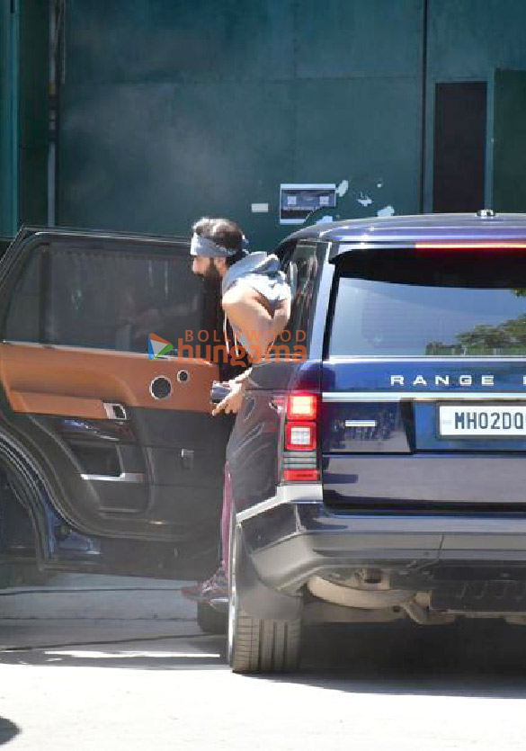 photos ranbir kapoor spotted in juhu 2