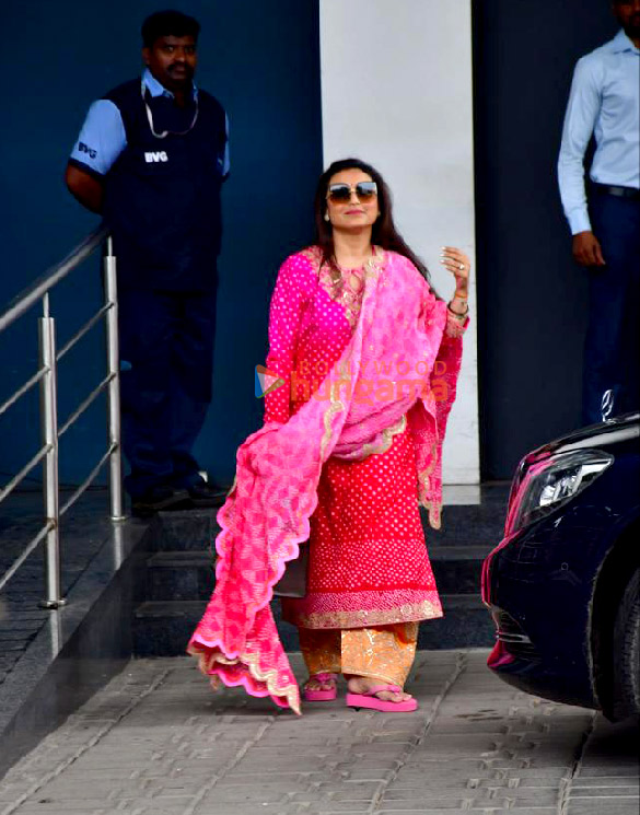 photos rani mukerji spotted at kalina airport 2