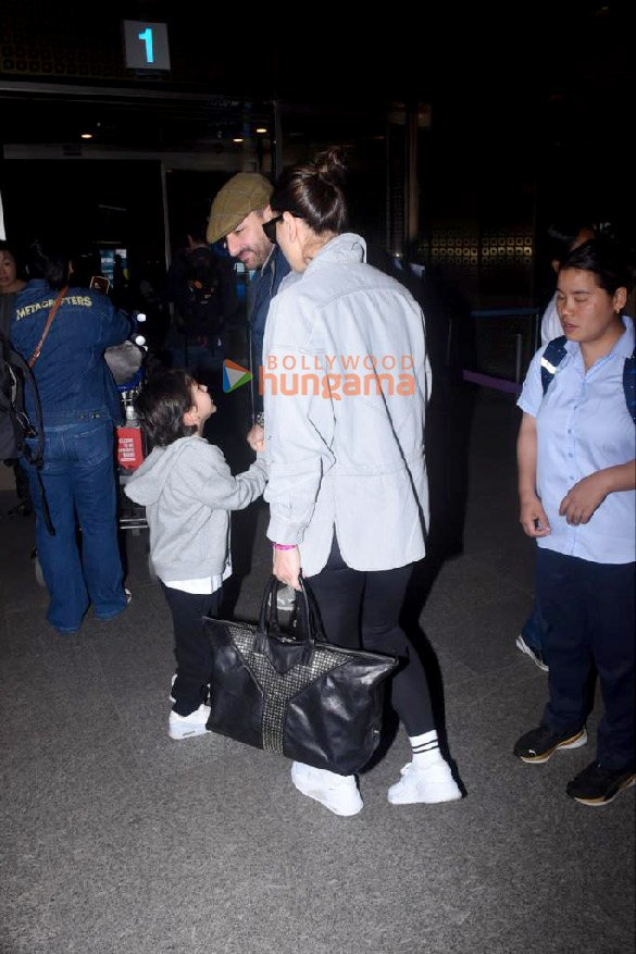 Photos: Saif Ali Khan, Kareena Kapoor Khan and others snapped at the airport