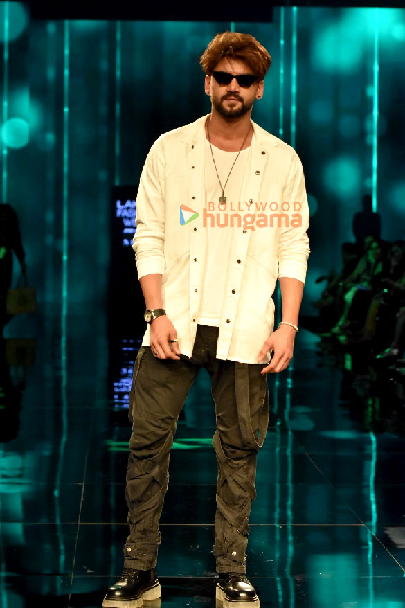 photos sanya malhotra sonakshi sinha and others walk the ramp at lakme fashion week 2023 day 2 0101 6