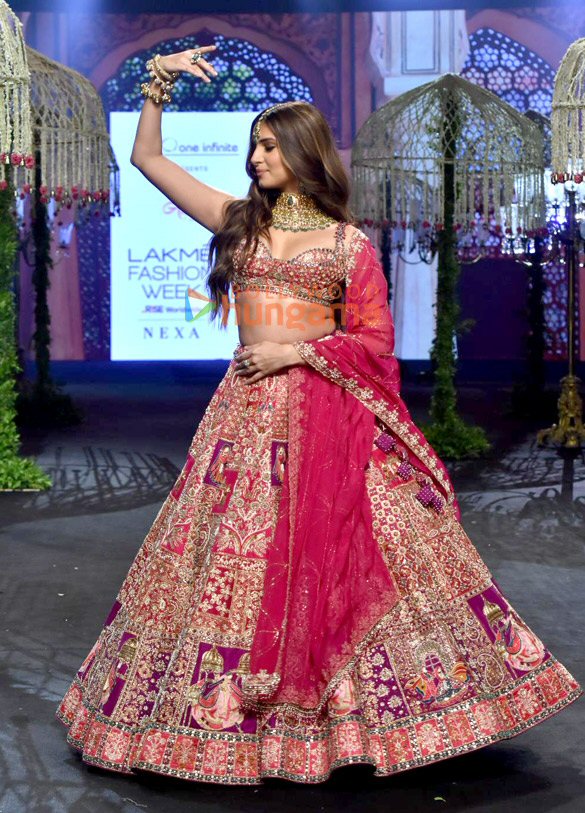 photos sara ali khan diana penty tara sutaria and others walk the ramp at lakme fashion week 2023 day 3 6