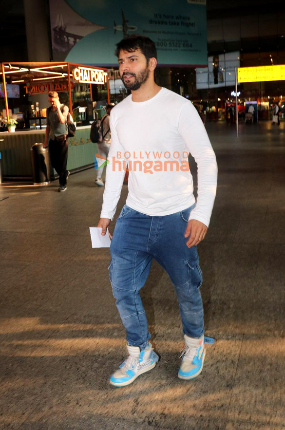 photos shahid kapoor mira kapoor sonu sood and others snapped at the airport 2 3