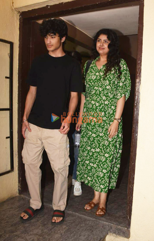 photos shanaya kapoor khushi kapoor and others snapped at pvr juhu 5