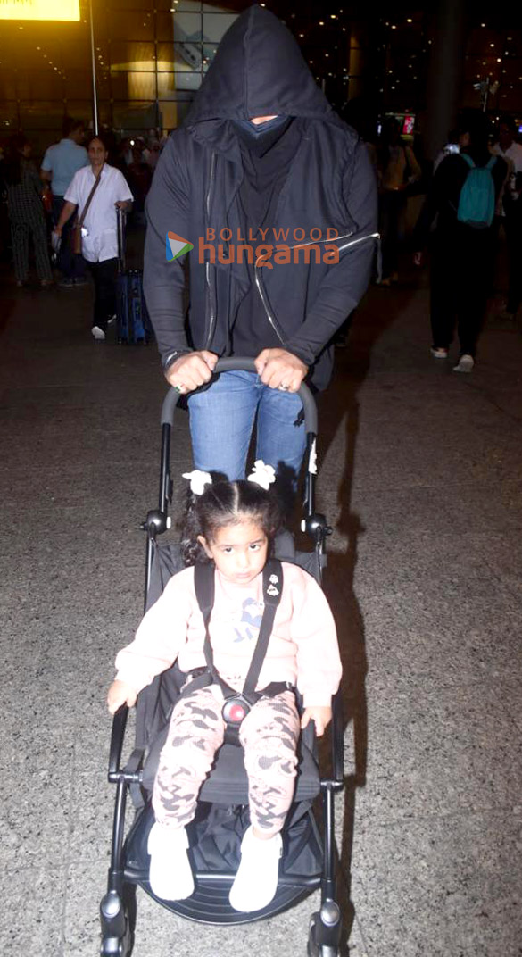 photos shilpa shetty vidya balan sherlyn chopra and others snapped at the airport 4 2
