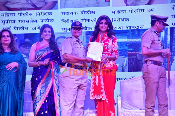 photos shilpa shetty and sonali kulkarni snapped with the nirbhaya squad women officers on womens day 3