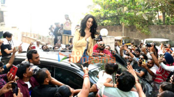 Photos: Shraddha Kapoor celebrates her birthday with Paps at T-Series office