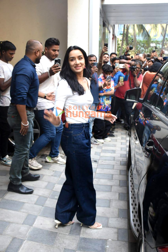 photos shraddha kapoor snapped outside t series office for tu jhoothi main makkaar promotions in andheri 2