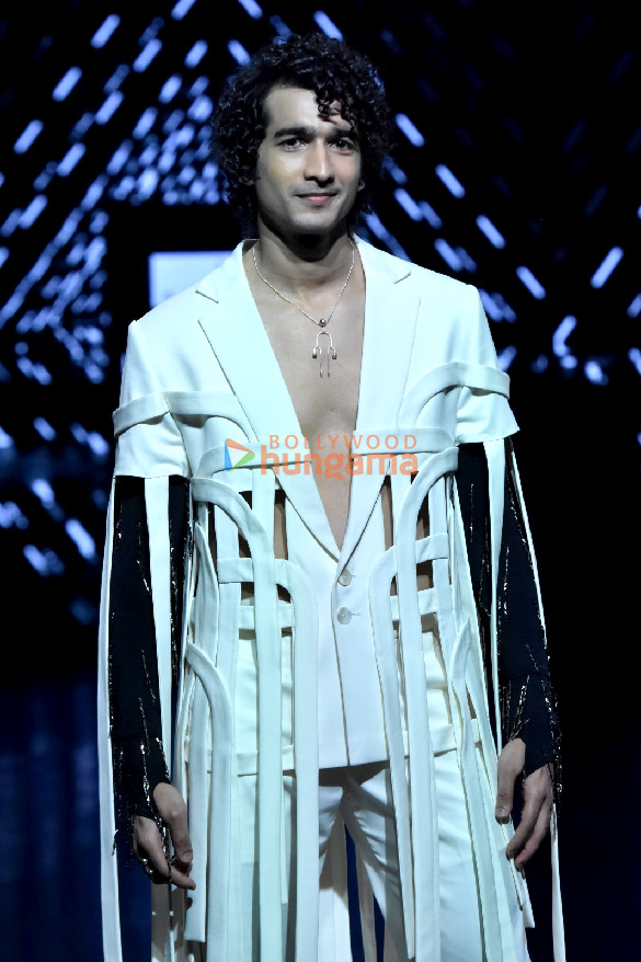photos sonakshi sinha and shantanu maheshwari walk the ramp at lakme fashion week 2023 day 2 1