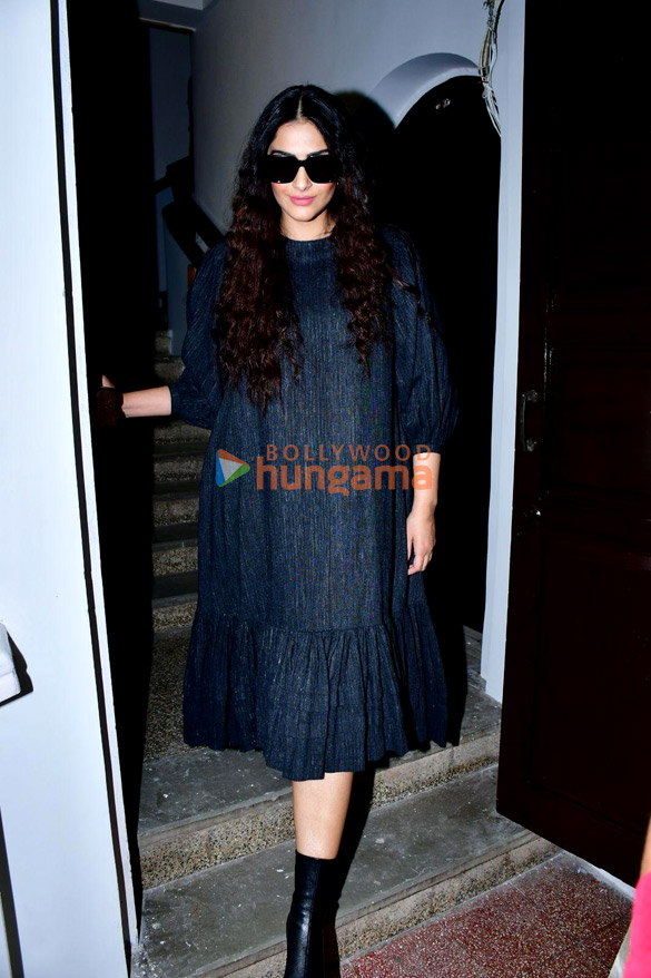 photos sonam kapoor ahuja spotted in bandra 3
