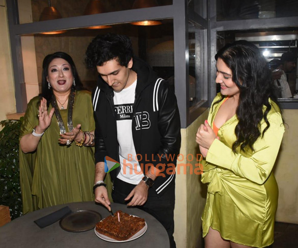 photos sunita ahuja yashvardan ahuja and tina ahuja snapped in mumbai 5
