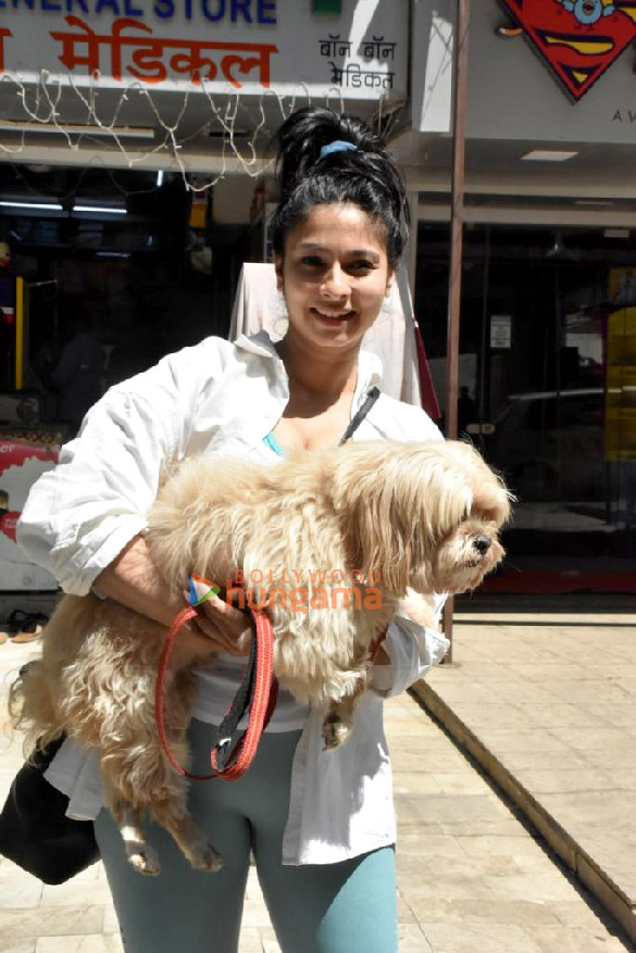 Photos: Tanisha Mukerji snapped outside a pet clinic in Bandra Photos: Tanisha Mukerji snapped outside a pet clinic in Bandra