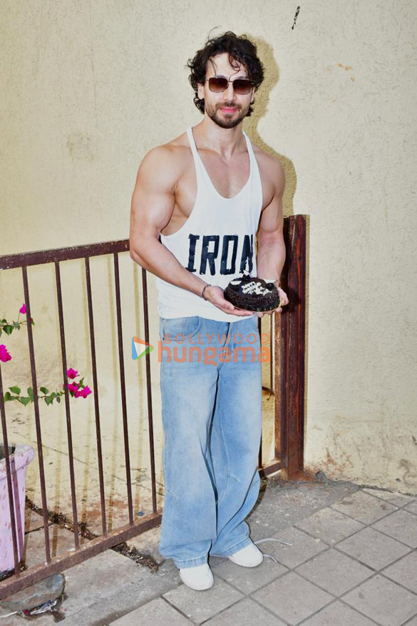 photos tiger shroff snapped at the gym 5 2
