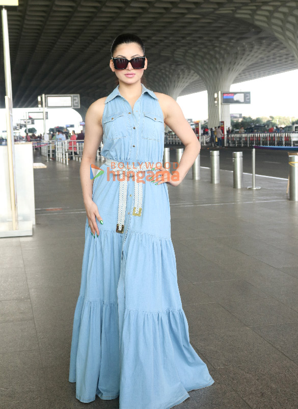 photos urvashi rautela and farhan akhtar snapped at the airport 5