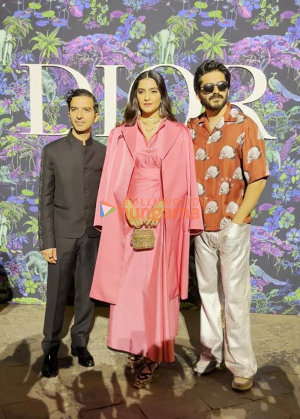 photos virat kohli anushka sharma arjun kapoor and more attend dior 2023 show at gateway of india mumbai 055 1
