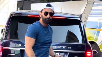 Ranbir Kapoor gets clicked by paps in the city