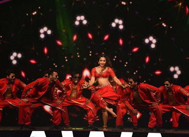 Rashmika Mandanna performs LIVE on ‘Srivalli’ and ‘Saami Saami’ at Zee Cine Awards 2023 : Bollywood News