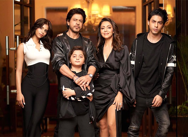 Shah Rukh Khan fans get a special treat from Gauri Khan as the family poses for a perfect picture with the kids : Bollywood News