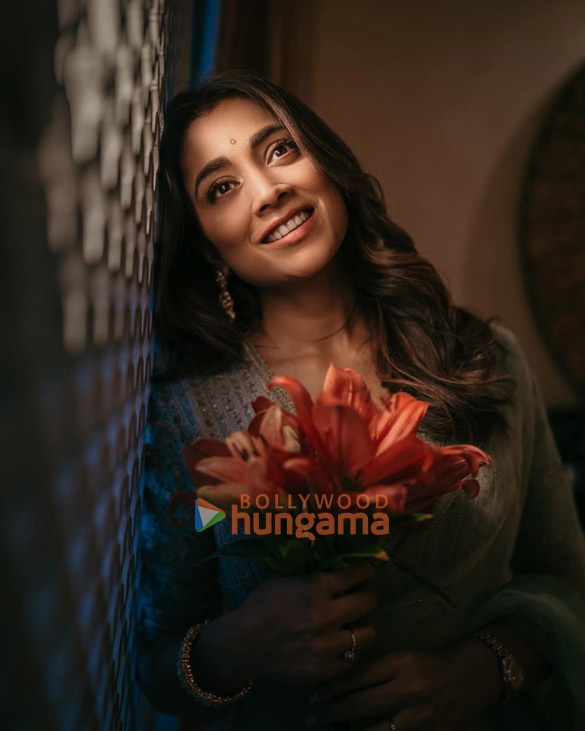 shriya saran 9 6