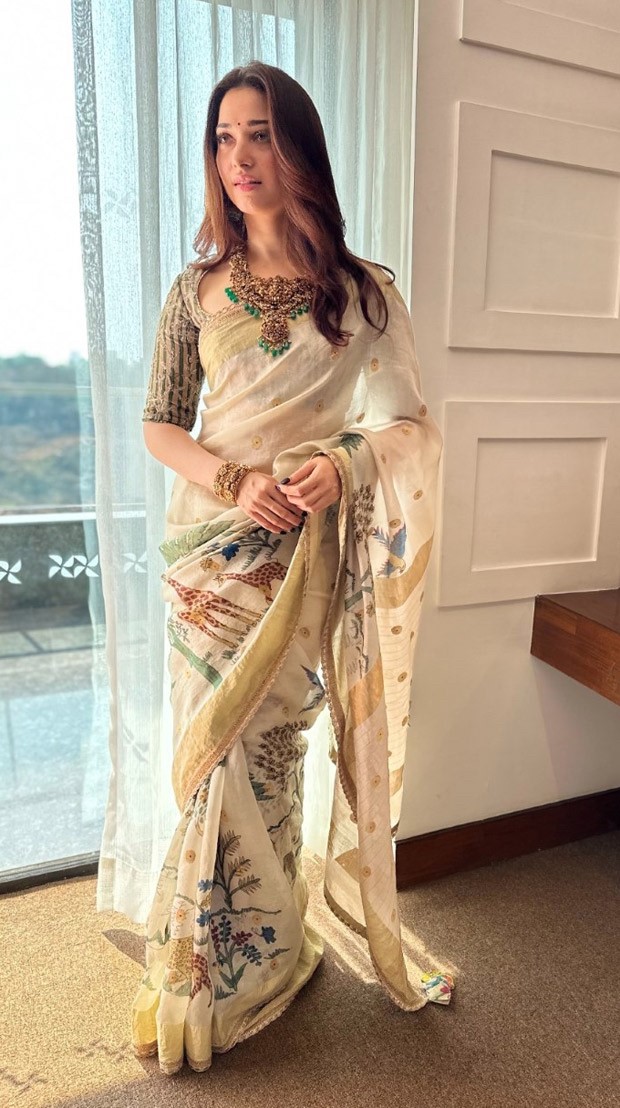 Tamannaah Bhatia's Archana Jaju kalamkari saree, which costs Rs. 1,18,999, is exquisite from all sides