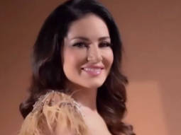 What would you rate Sunny Leone’s dreamy look
