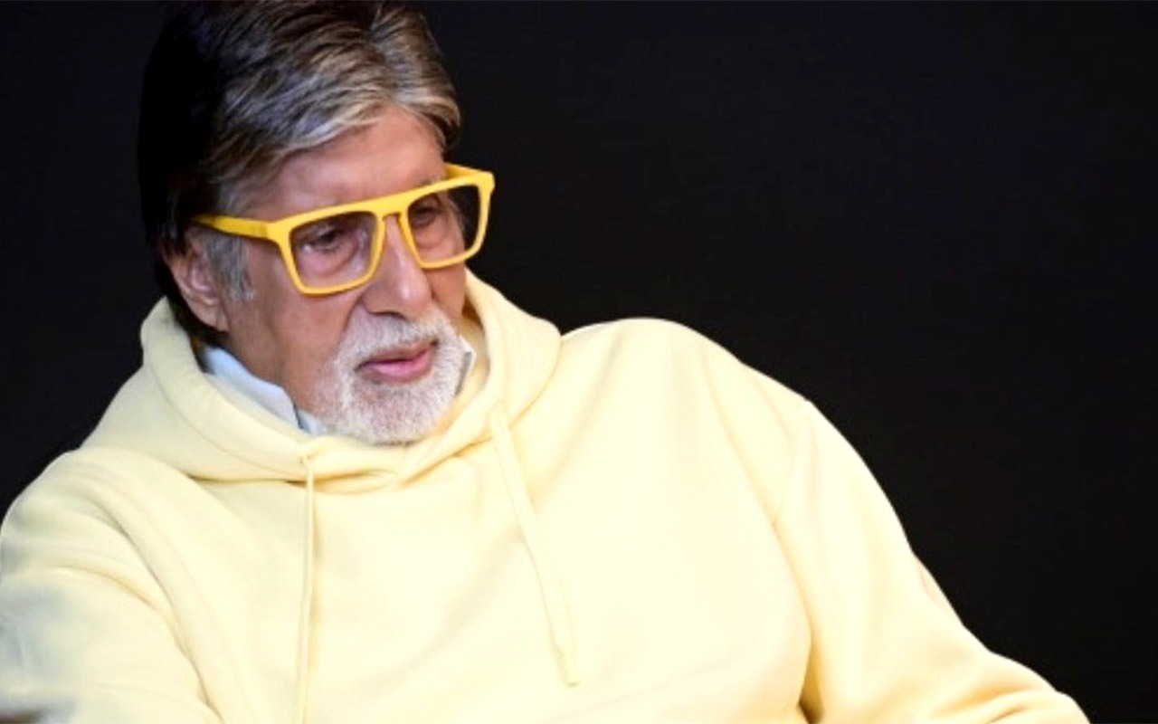 Amitabh Bachchan hilariously asks for Twitter blue tick, claims he's already paid for it