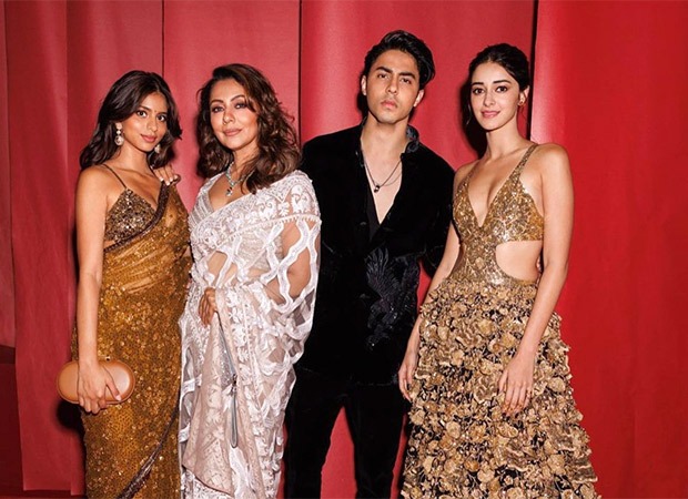 Ananya Panday poses with Shah Rukh Khan’s family including Aryan Khan and Suhana Khan