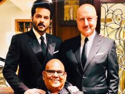 Anil Kapoor breaks down at the Anupam Kher hosted Satish Kaushik birth anniversary event; watch