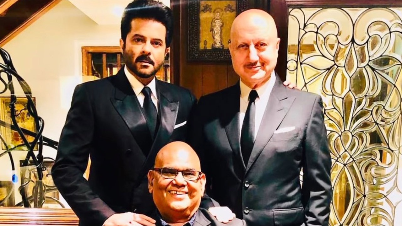 Anil Kapoor breaks down at the Anupam Kher hosted Satish Kaushik birth anniversary event; watch