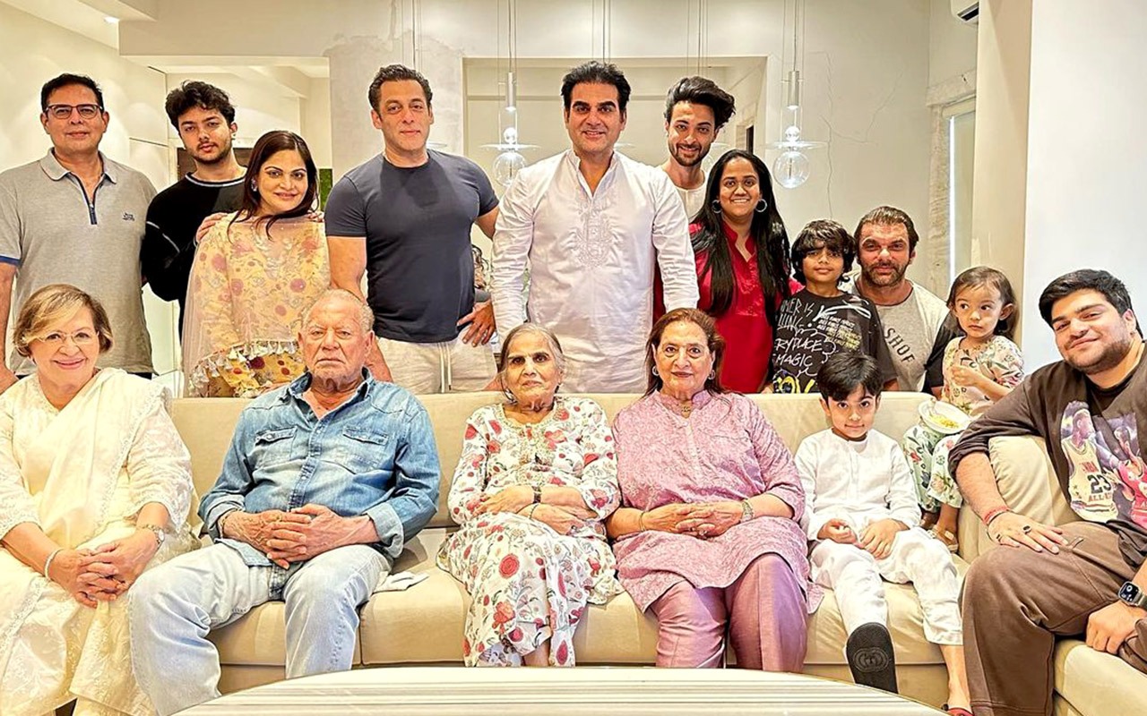 Eid 2023 Salman Khan Celebrates The Festival With Brothers Arbaaz Eid 2023 Salman Khan Celebrates The Festival With Brothers Arbaaz