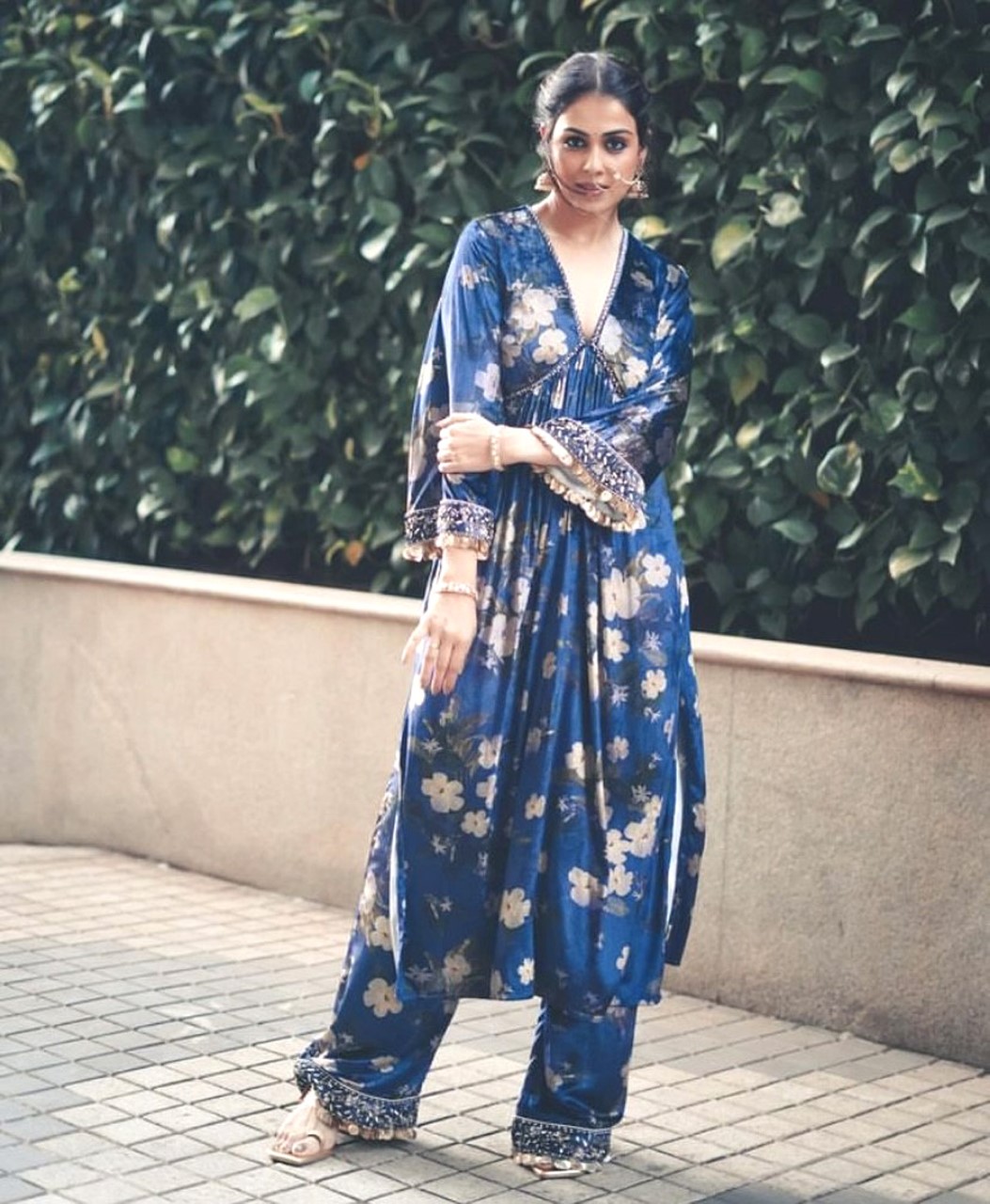 Genelia D'souza looks stunning in navy blue velvet kaftan set and nath