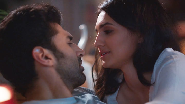 Gumraah (Video) Title Track | Aditya Roy Kapur, Mrunal Thakur Gumraah (Video) Title Track | Aditya Roy Kapur, Mrunal Thakur