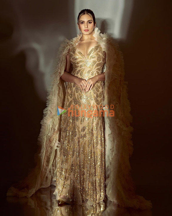 huma qureshi 8 6