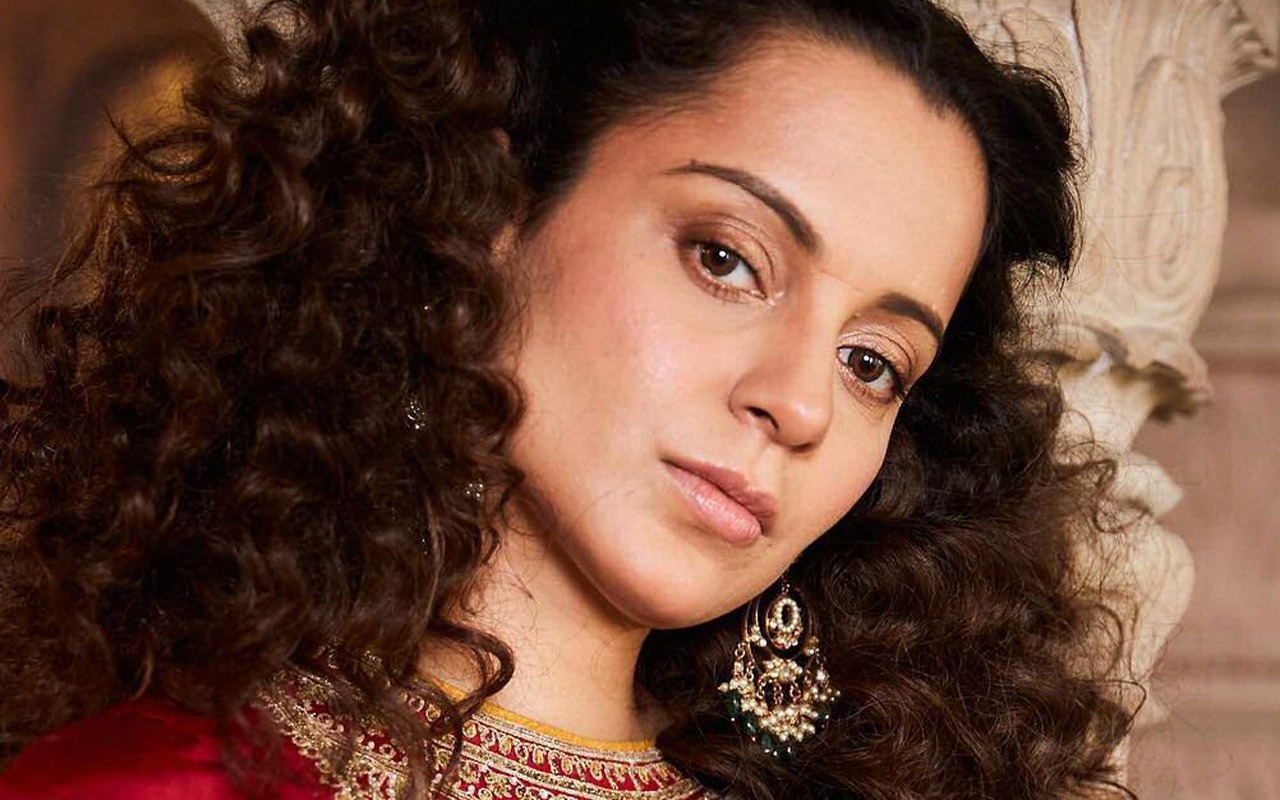Kangana Ranaut shares a throwback picture with Anurag Basu says, “I was told actresses have 4-5 years shelf life... Well, I completed 17 years yesterday”