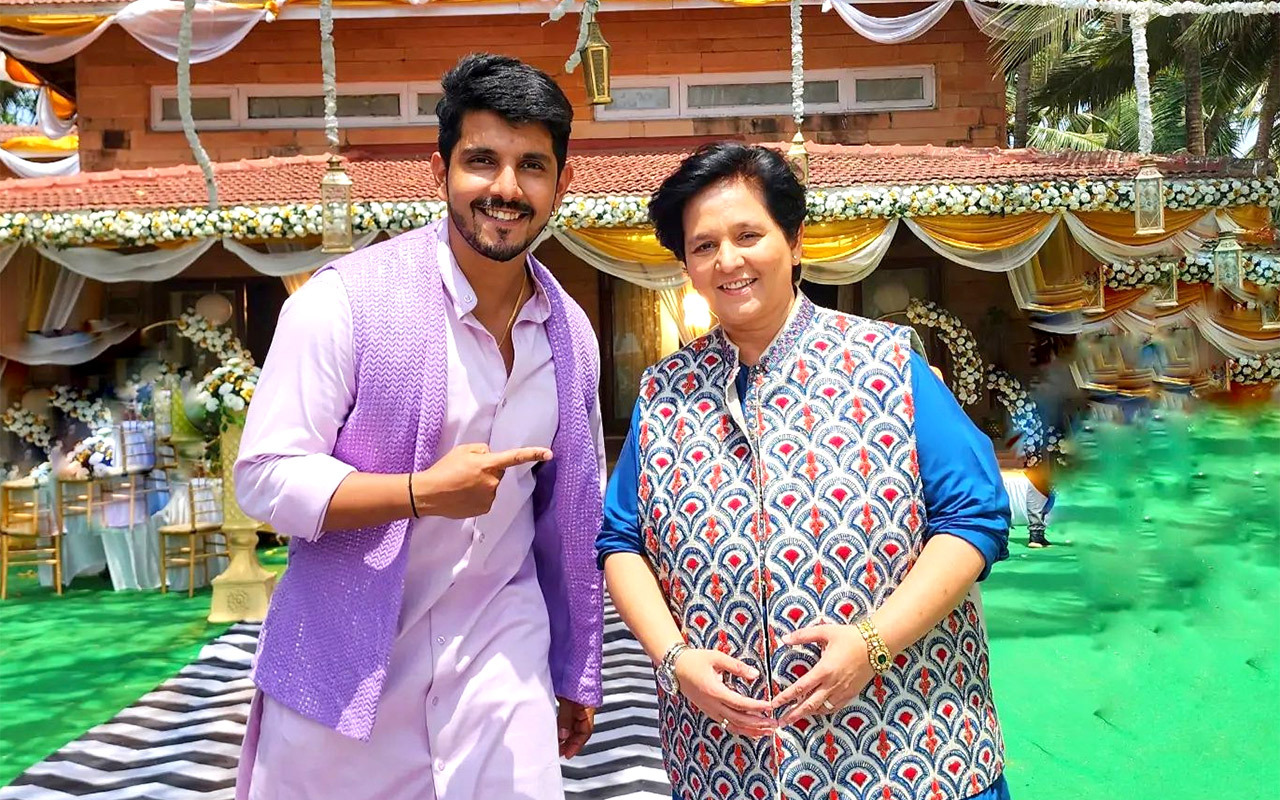 Kanwar Dhillon shoots with Garba queen Falguni Pathak for Pandya Store; says "Humaara toh VVIP concert hogaya free main"