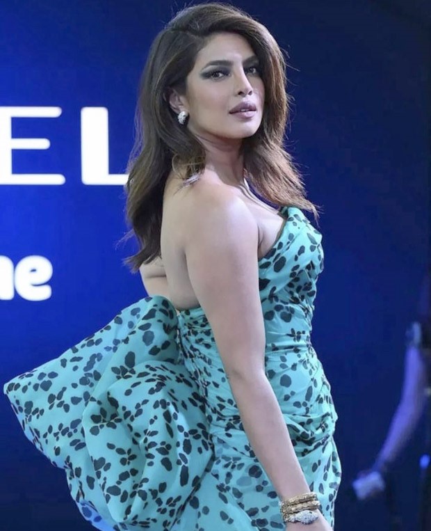 Making animal print look chic as ever is Priyanka Chopra in a Versace’s strapless turquoise dress at Citadel premiere