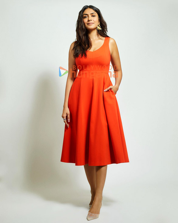 mrunal thakur 2 128